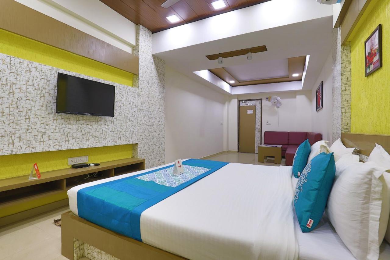 Oyo 9238 Hotel Meet Palace Naroda Экстерьер фото