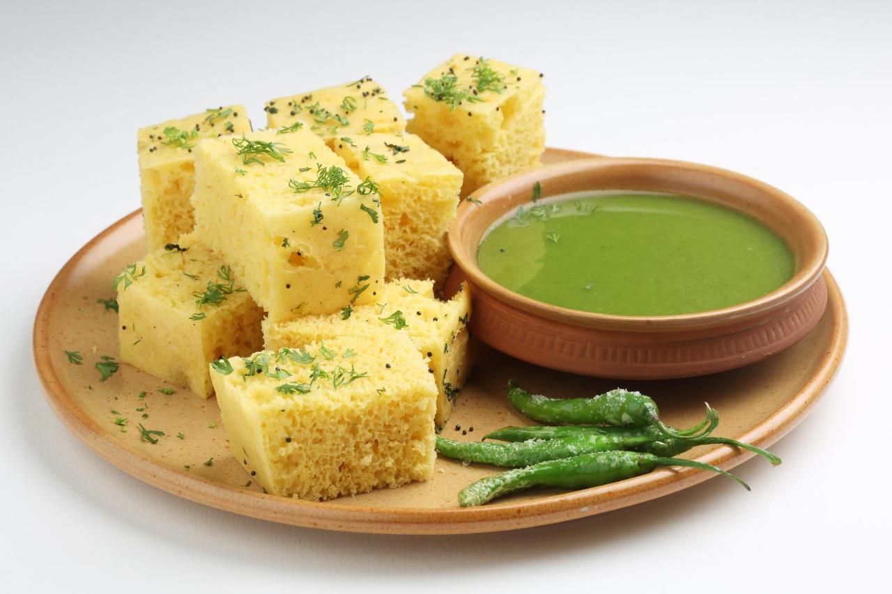 Oyo 9238 Hotel Meet Palace Naroda Экстерьер фото